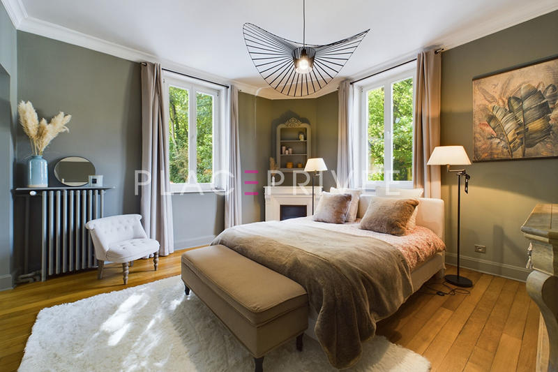 Maison - 272 m² - 10 pièces