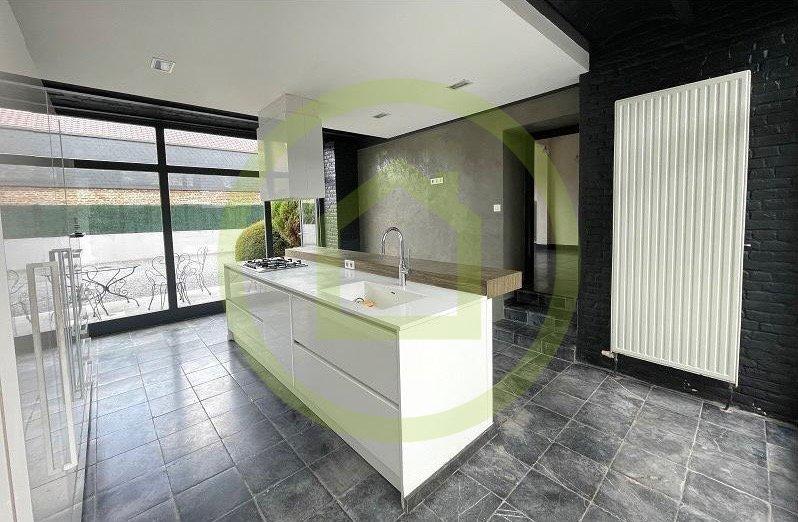 Maison ancienne - 224 m² - 7 pièces