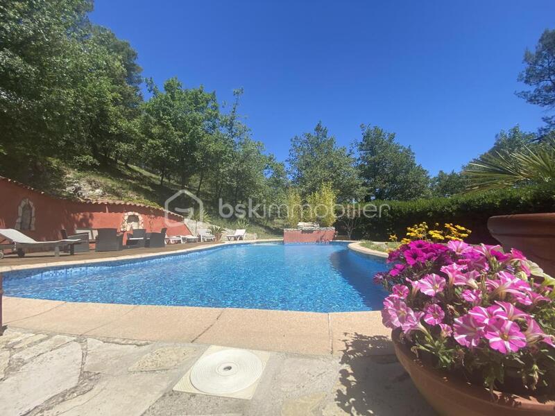 Villa - 212 m² - 5 pièces