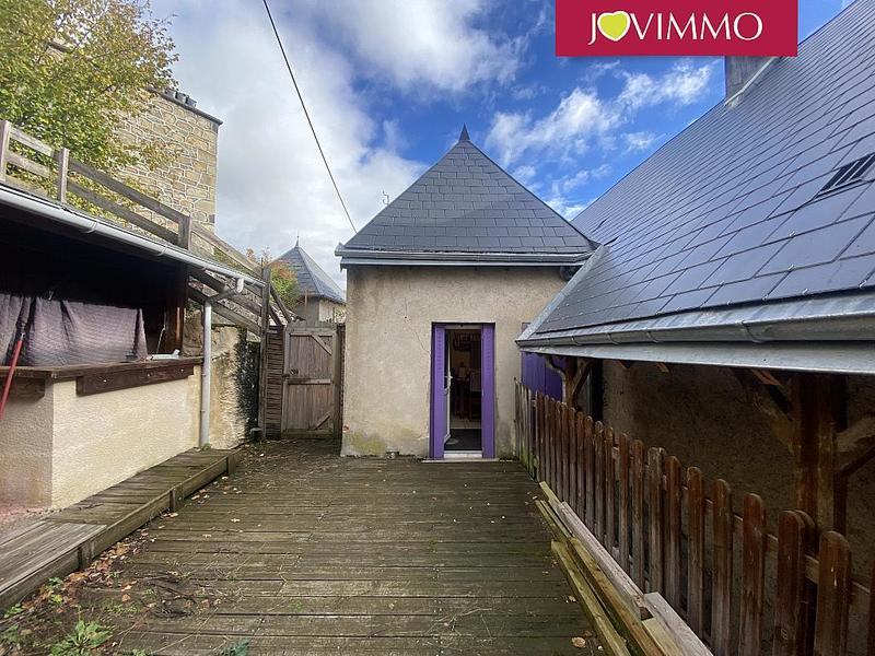 Maison - 335 m² - 16 pièces