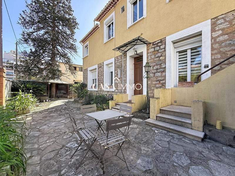 Maison - 185 m² - 8 pièces