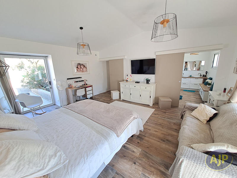 Maison - 207 m² - 6 pièces