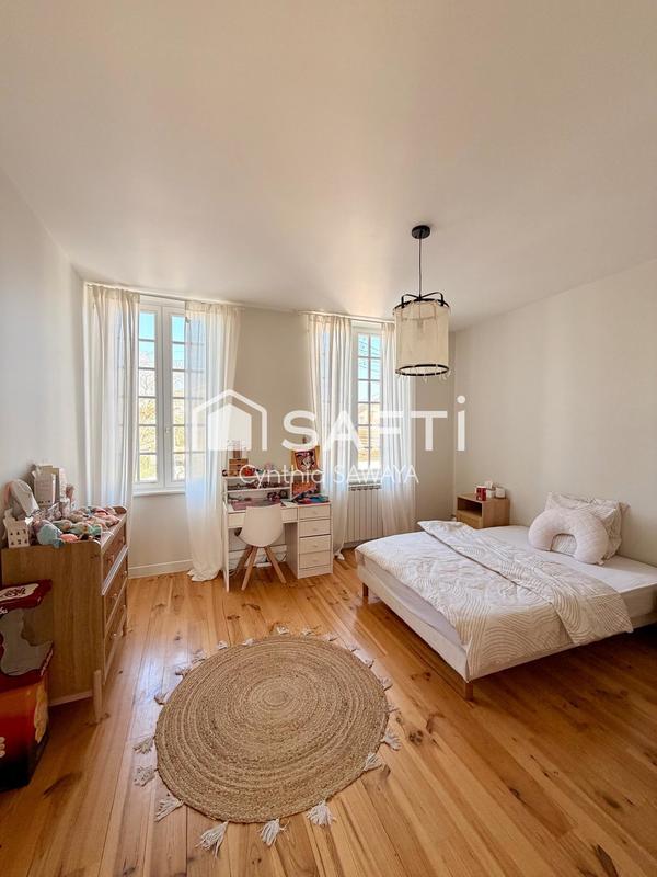 Maison - 241 m² - 7 pièces