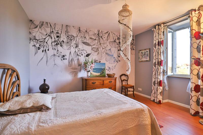 Maison - 250 m² - 9 pièces