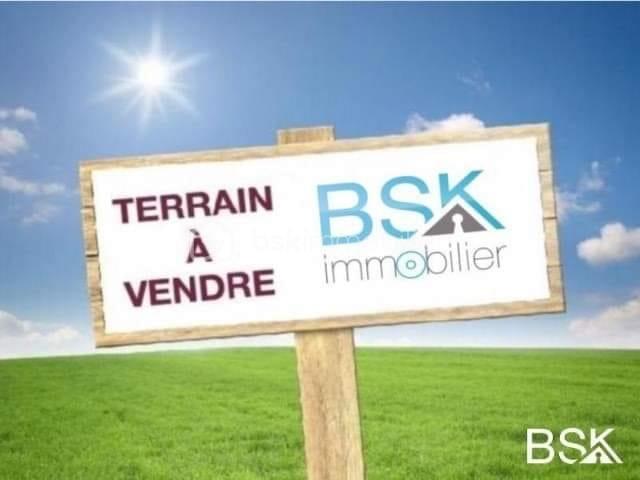 Terrain constructible - 1 379 m²