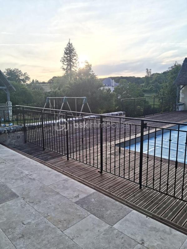 Maison - 240 m² - 9 pièces