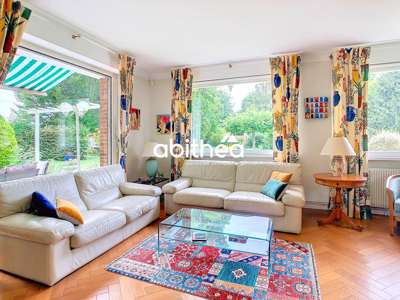 Maison - 252 m² - 10 pièces