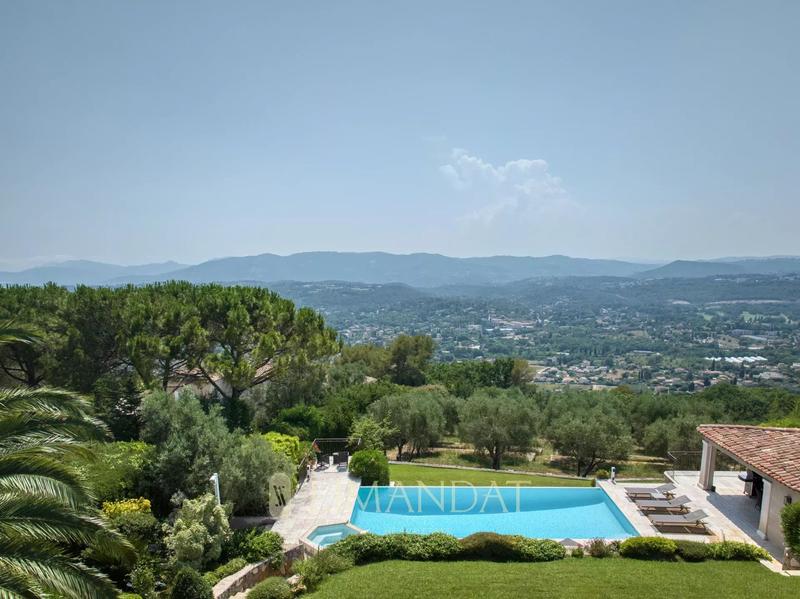 Propriété - 230 m² - 6 pièces