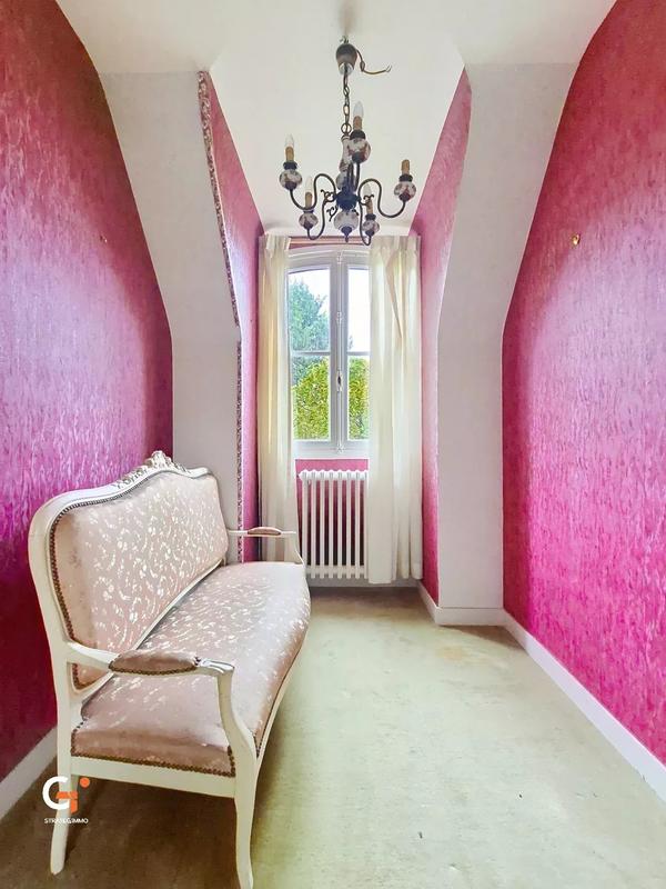 Maison - 285 m² - 10 pièces