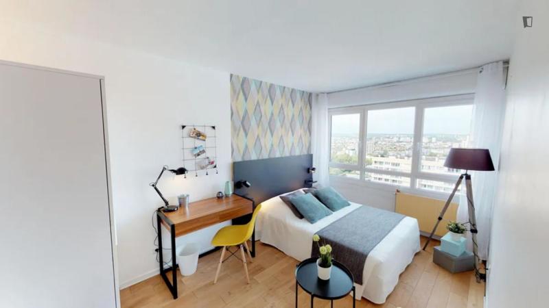 Chambre - 12 m² - 5 pièces