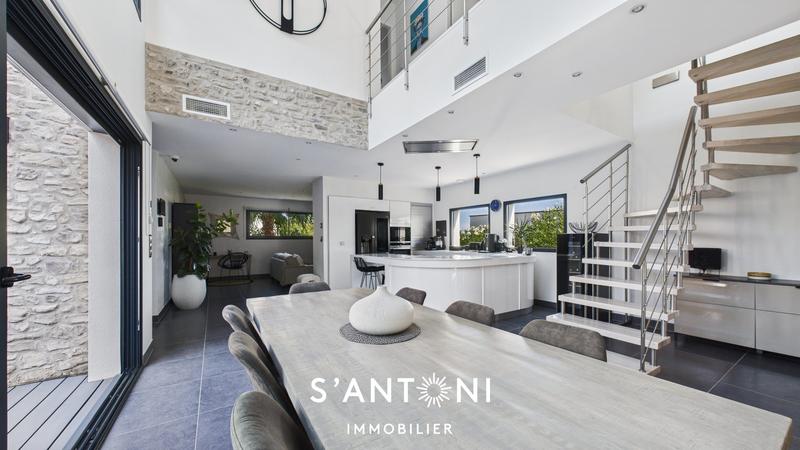 Maison - 200 m² - 9 pièces