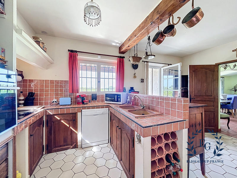 Maison traditionnelle - 218 m² - 6 pièces