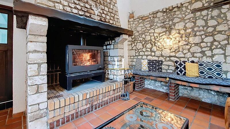 Maison - 210 m² - 7 pièces