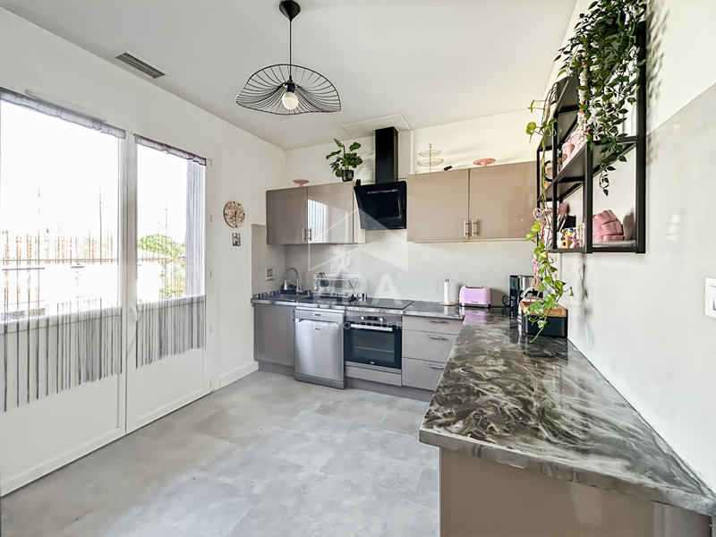 Maison - 222 m² - 10 pièces