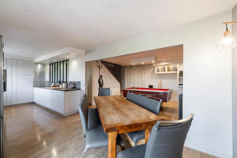 Maison - 236 m² - 10 pièces