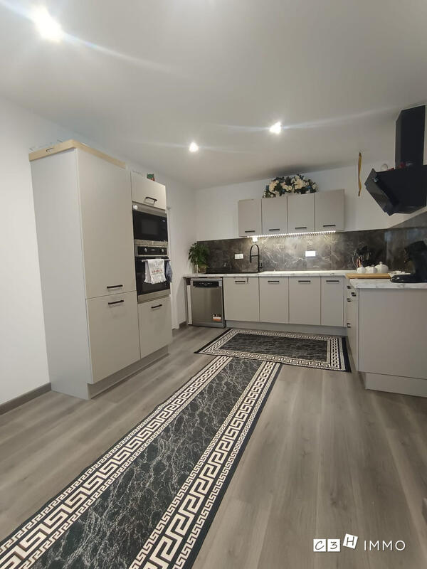 Maison - 95 m² - 4 pièces