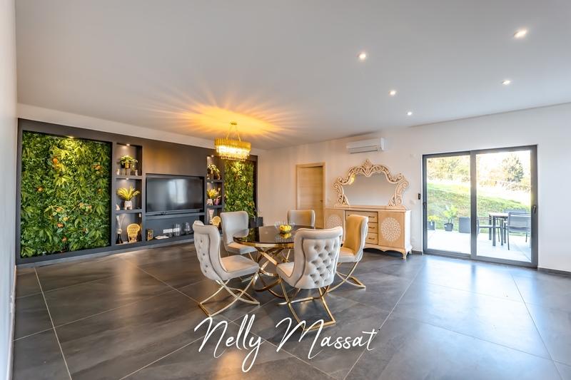 Villa - 234 m² - 9 pièces