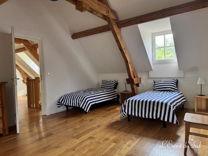 Maison traditionnelle - 1 m² - 6 pièces