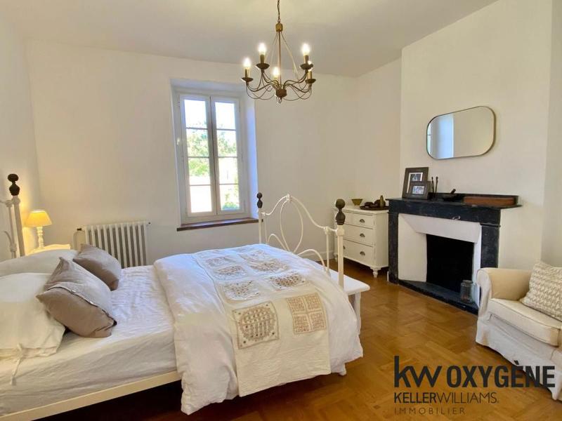 Maison - 220 m² - 6 pièces