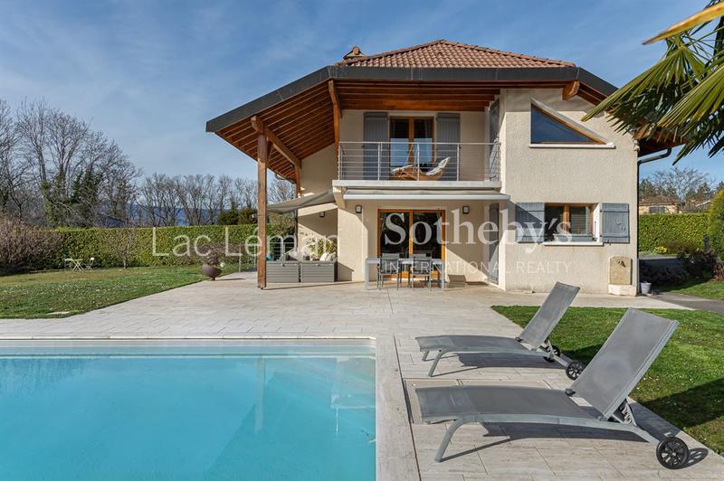 Maison - 223 m² - 8 pièces