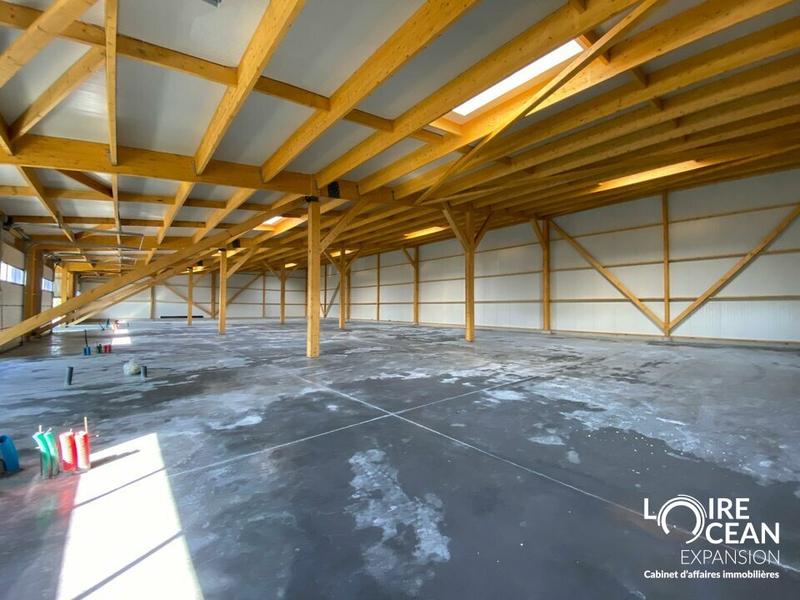 Entrepôt - 1 145 m²