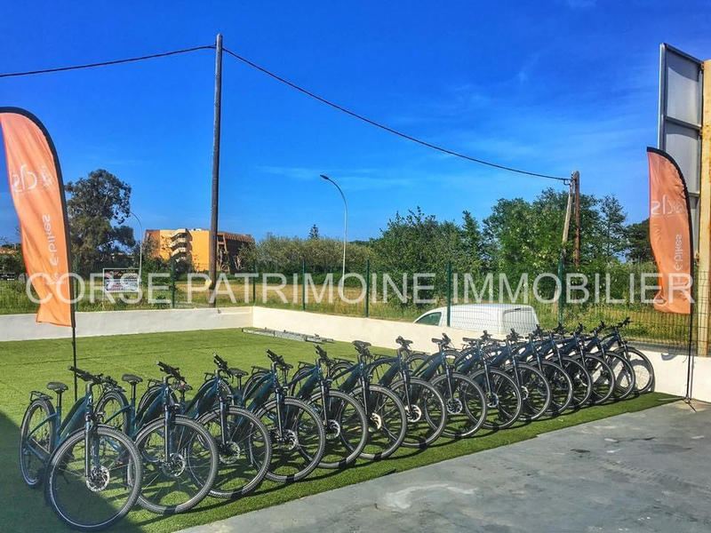 Fonds de commerce - Local commercial - 180 m²