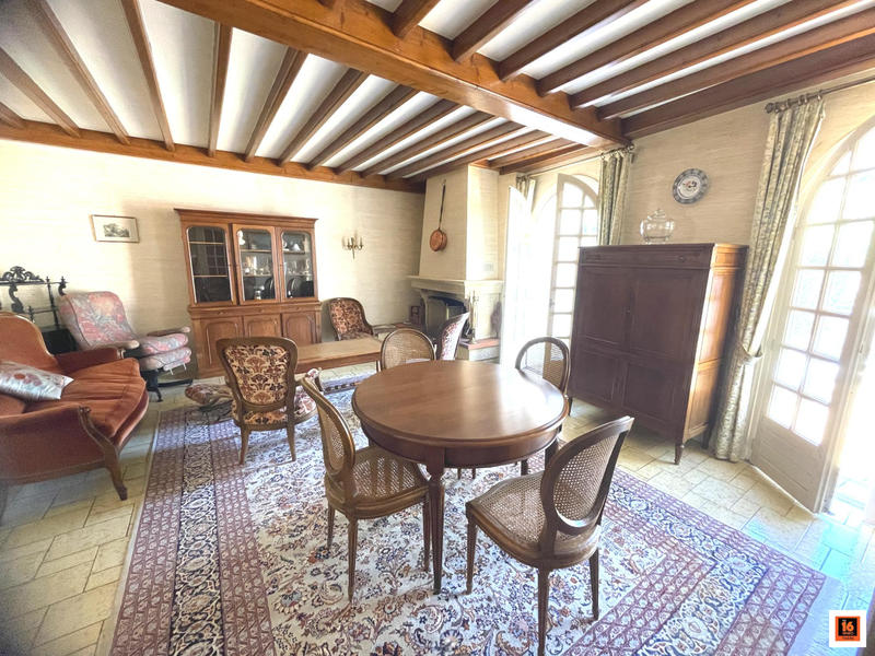 Maison traditionnelle - 242 m² - 6 pièces