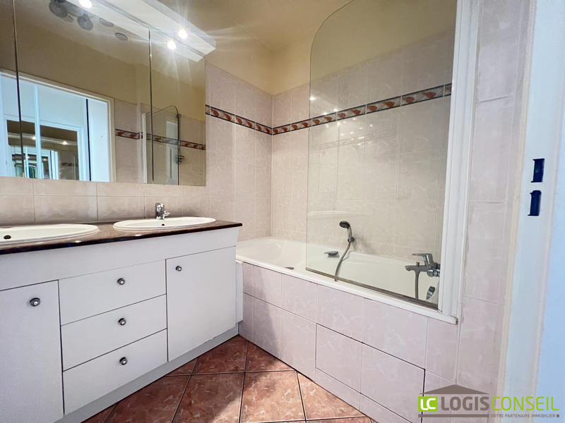 Appartement - 102 m² - 5 pièces