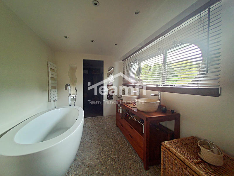 Maison - 200 m² - 6 pièces