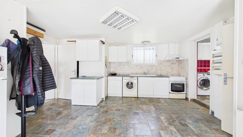 Propriété - 252 m² - 9 pièces