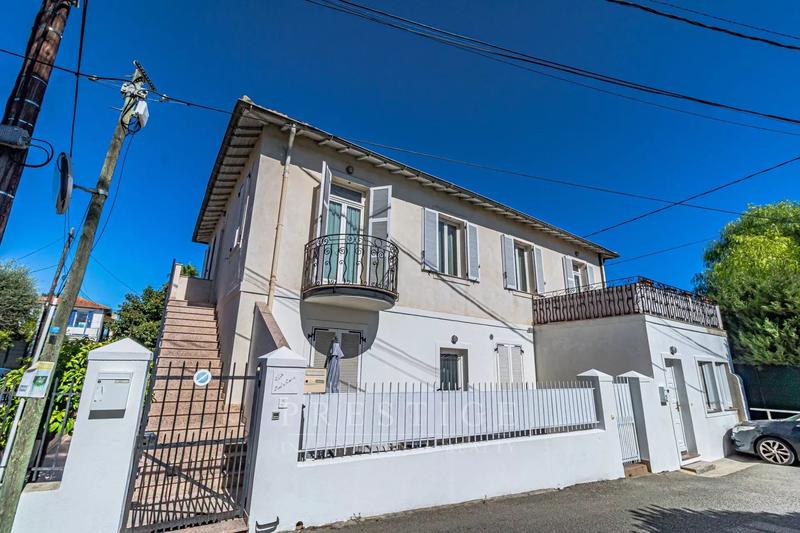 Maison - 209 m² - 9 pièces