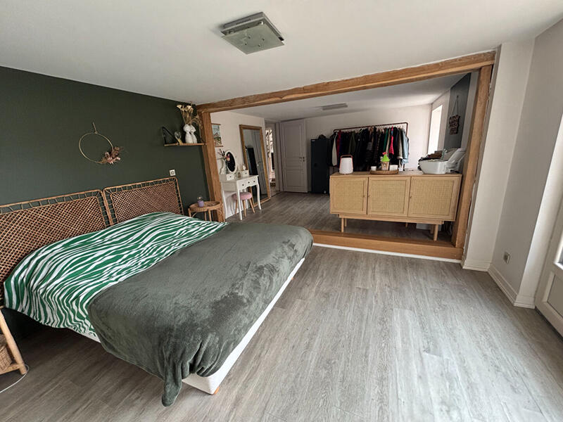 Maison - 260 m² - 4 pièces