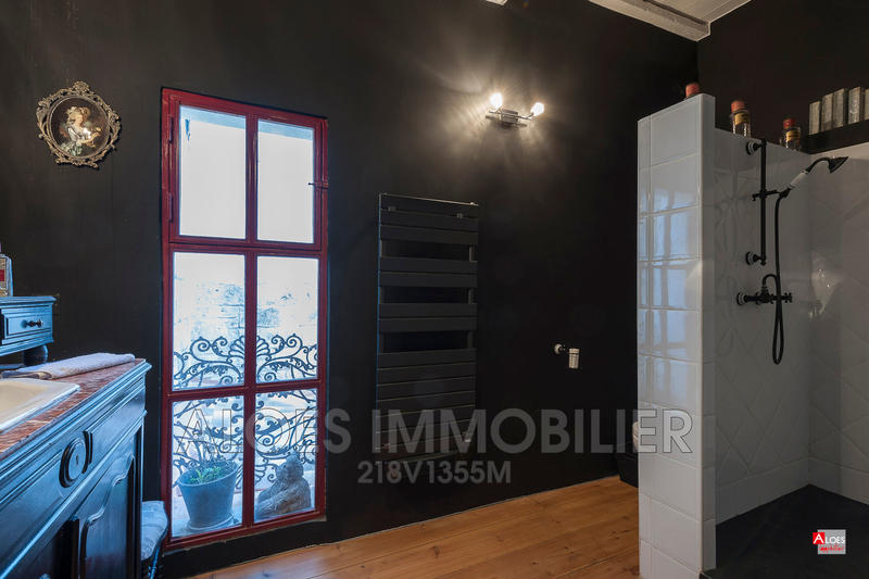 Maison - 220 m² - 7 pièces