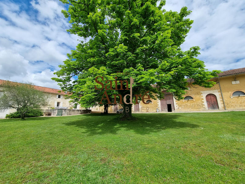 Maison - 300 m² - 8 pièces