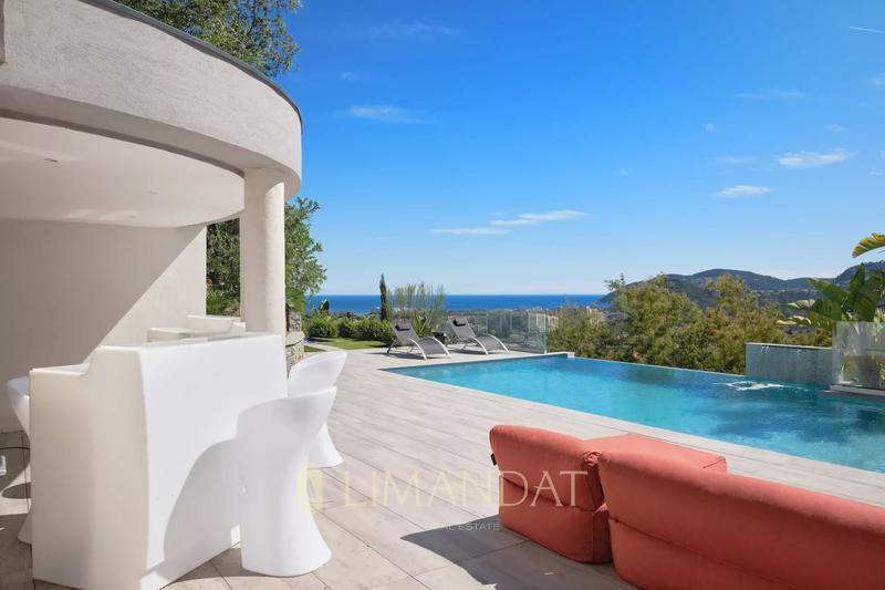 Villa - 302 m² - 6 pièces