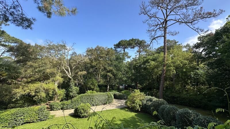 Maison - 450 m² - 13 pièces