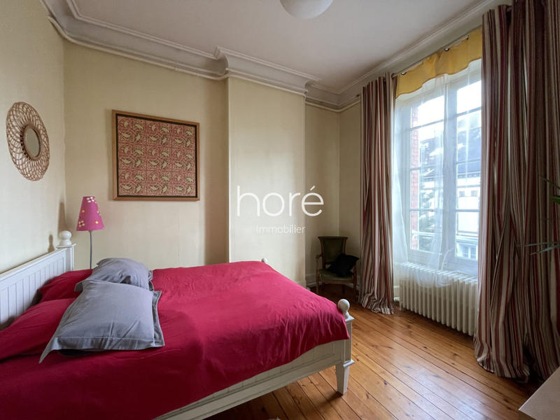 Maison - 210 m² - 9 pièces