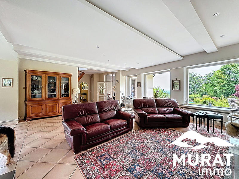 Maison - 242 m² - 9 pièces