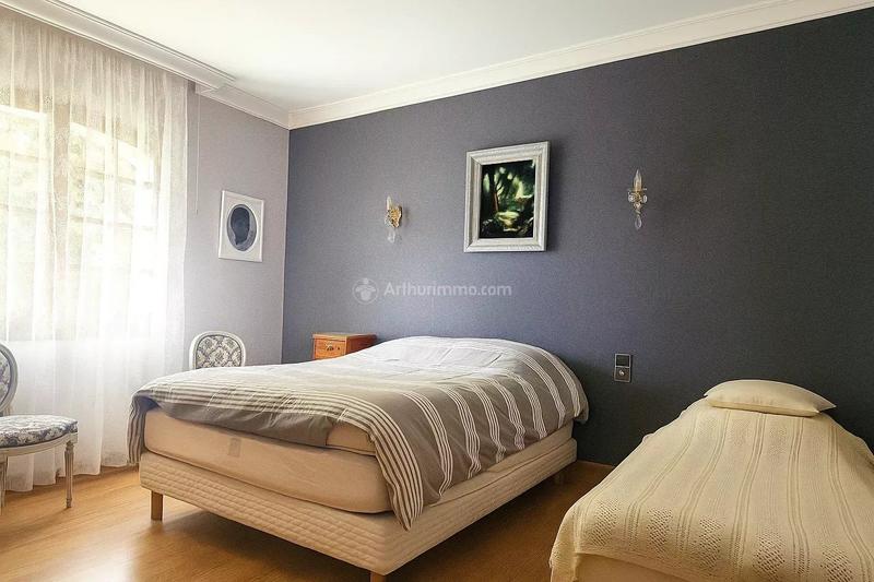 Maison - 280 m² - 8 pièces