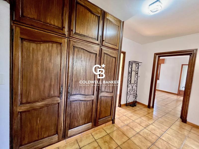 Maison - 260 m² - 8 pièces