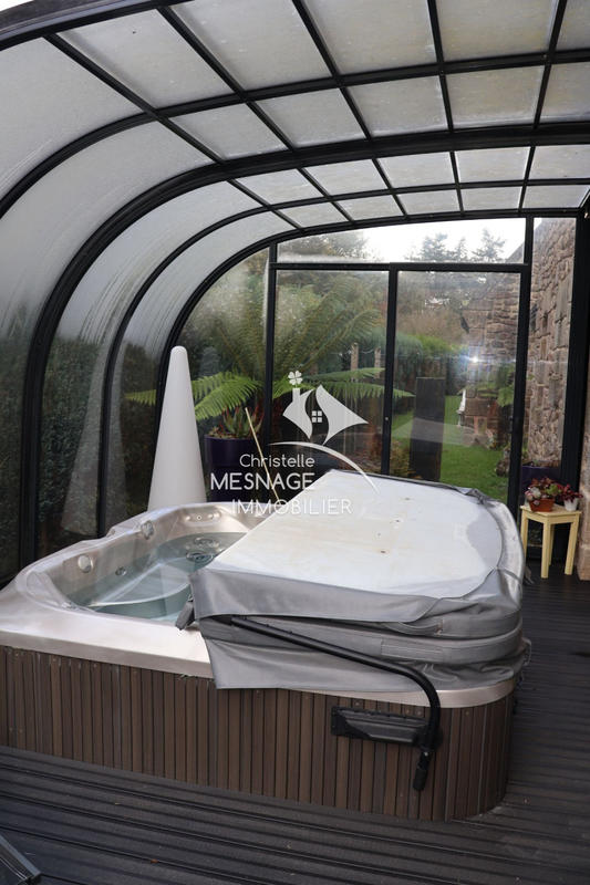 Maison - 211 m² - 8 pièces