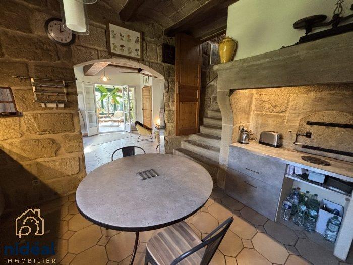 Mas - 342 m² - 15 pièces