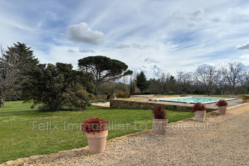 Demeure - 218 m² - 5 pièces