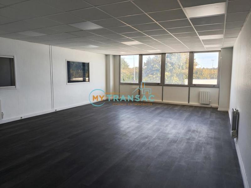 Entrepôt - 630 m²