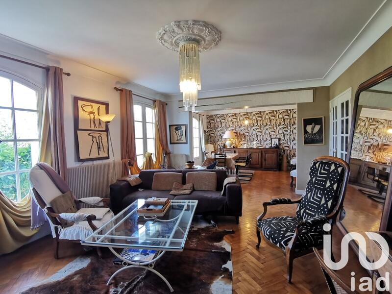 Maison - 221 m² - 7 pièces