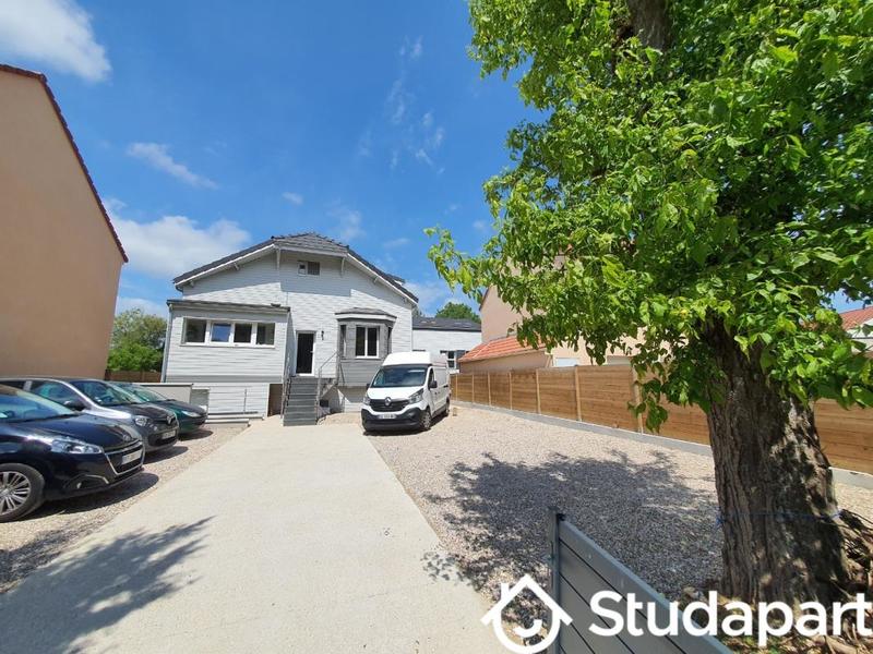 Chambre - 13 m² - 1 pièce