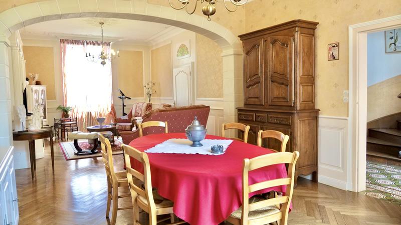 Maison - 245 m² - 11 pièces