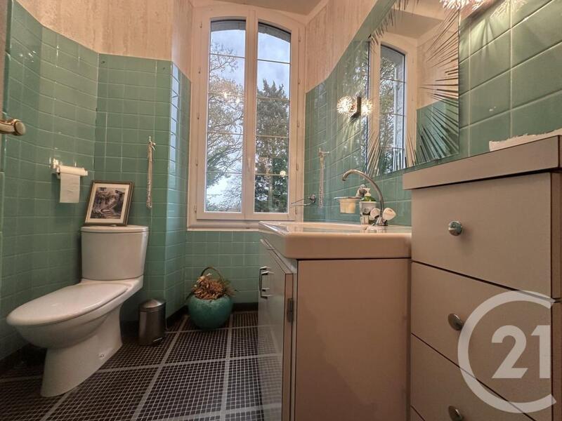 Propriété - 296 m² - 8 pièces