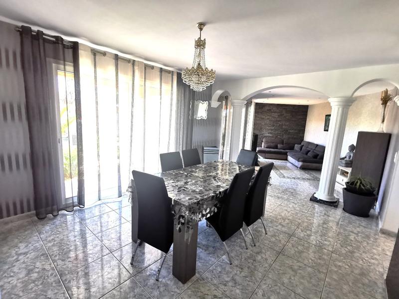 Maison - 181 m² - 7 pièces