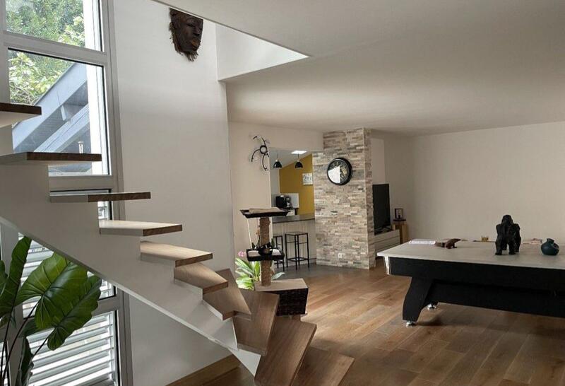 Maison - 247 m² - 8 pièces
